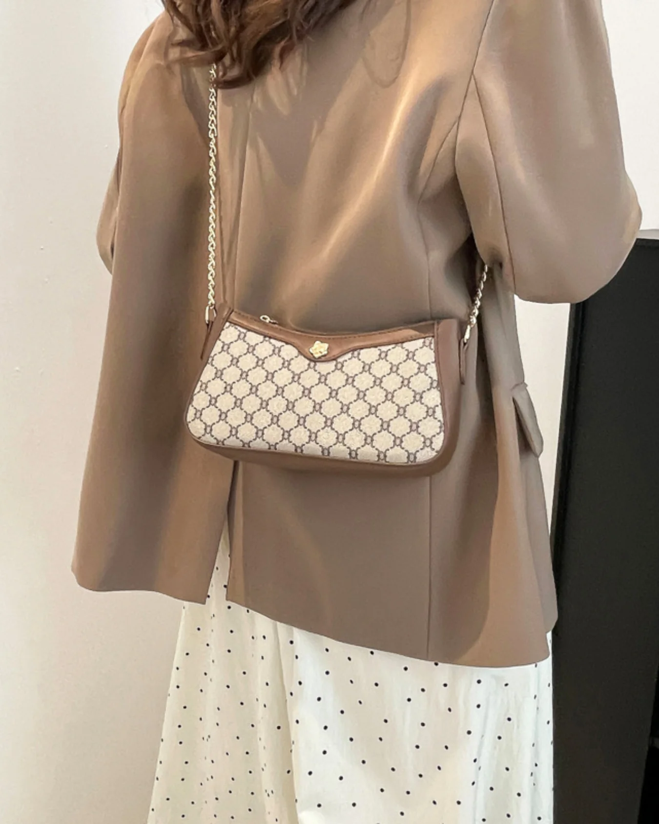 Chain Shoulder Bag - Image 5